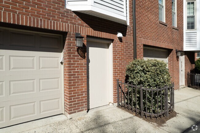 Entrance - 456 9th St