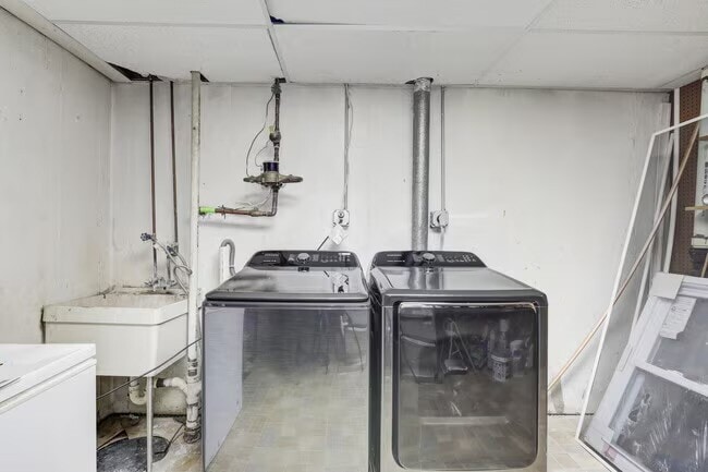 Building Photo - 8427 Snowden Oaks Pl