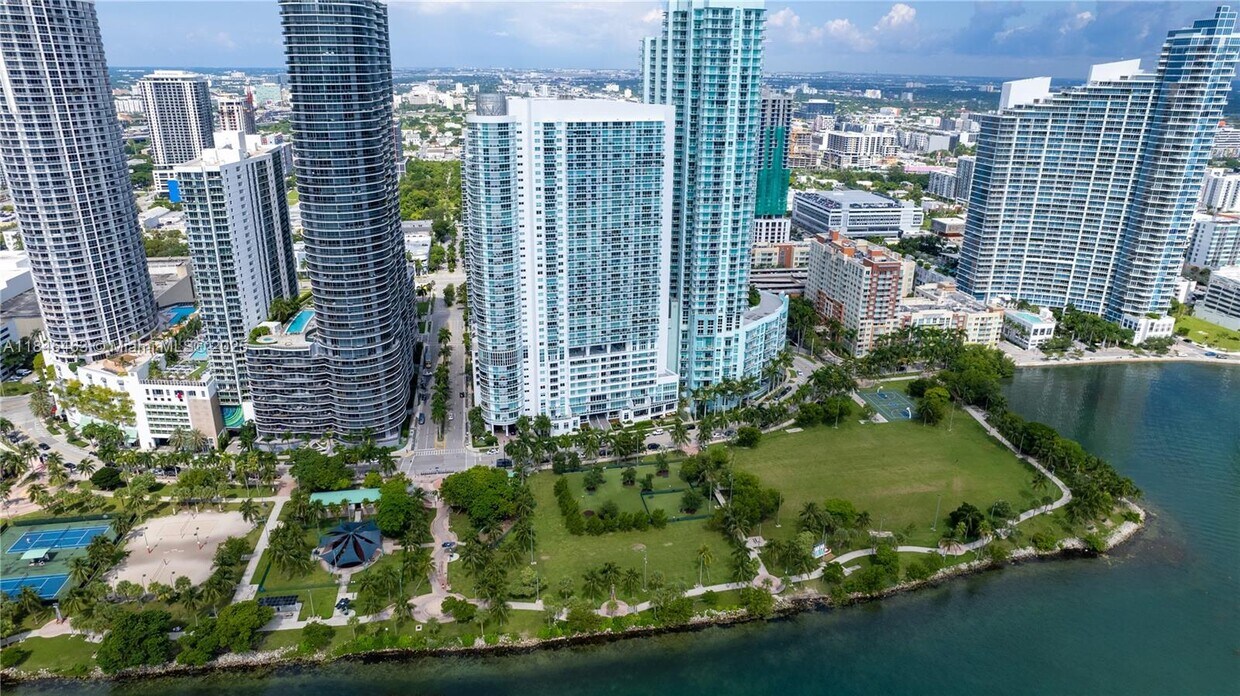 Primary Photo - 1800 N Bayshore Dr