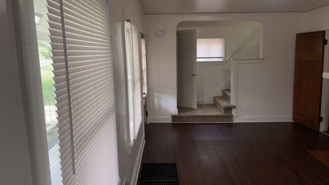 Foto del edificio - 1328 W Fairview Ave