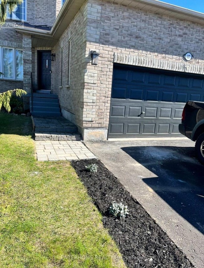 Building Photo - 127 Birchwood Dr