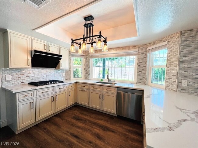 Foto del edificio - 5688 Maceta Ave