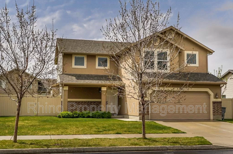 Primary Photo - 1061 Fox Hollow Dr