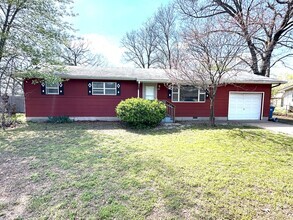 Building Photo - 208 Lone Elm Dr