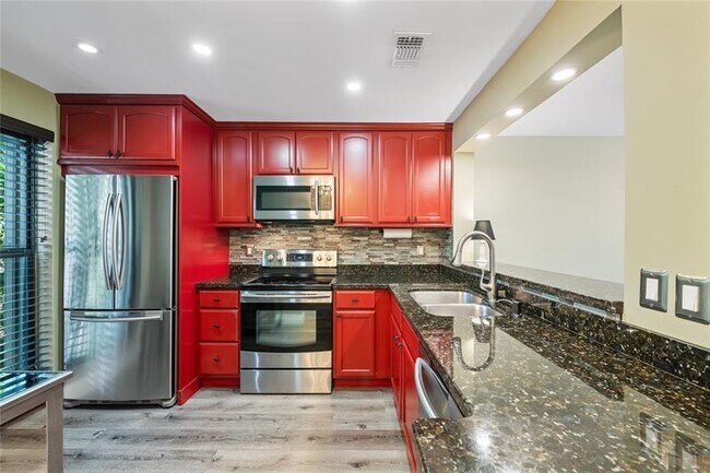 Foto del edificio - 3020 S Oakland Forest Dr