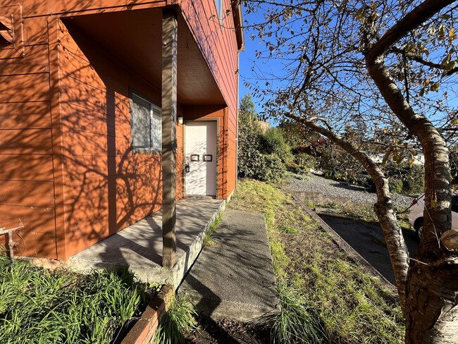 Building Photo - 840 D St