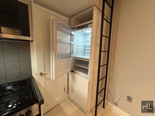 Building Photo - W 51ST ST.