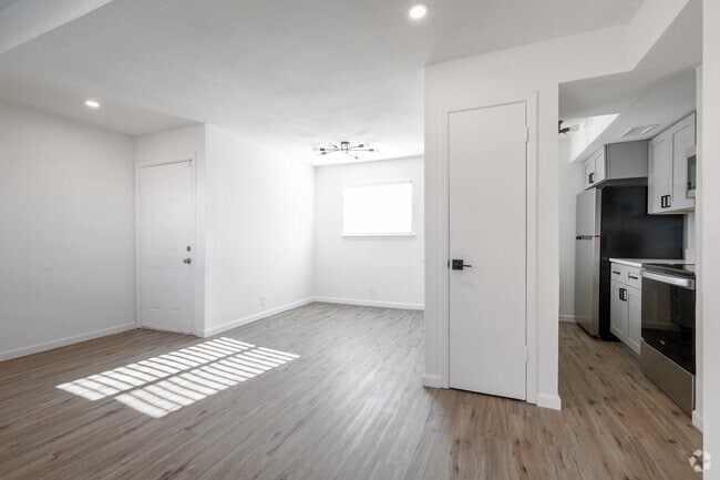 1BR, 1BA - 724SF - Anderson Square Gardens