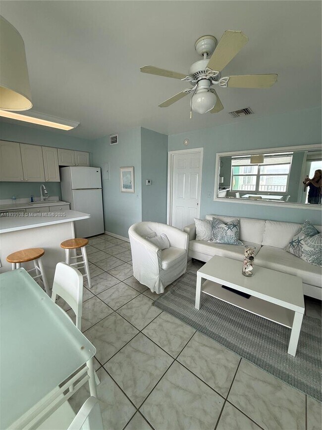 Foto del edificio - 2600 N Surf Rd