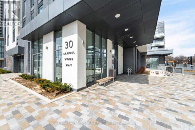 Photo du bâtiment - 30 Samuel Wood Wy
