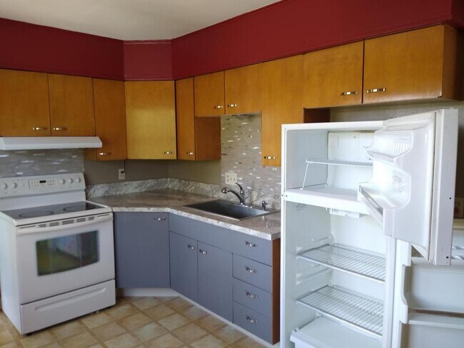 Building Photo - 728 St. Charles St #4