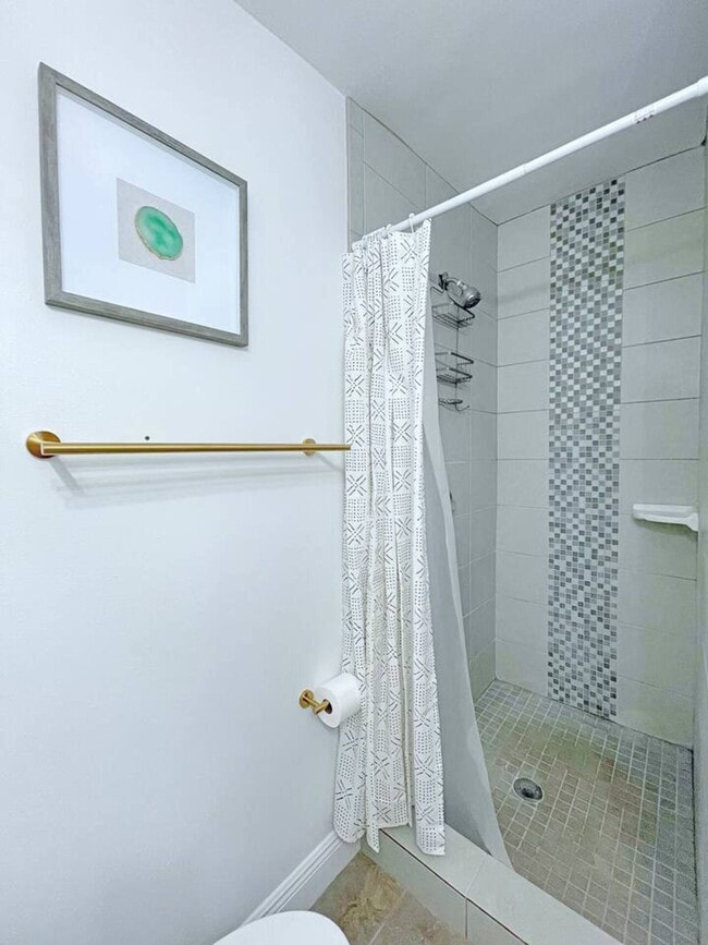 Building Photo - 318 E Jersey St