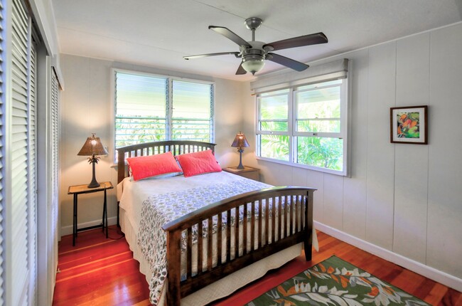 Building Photo - Fully Furnished Lanikai House with A/C