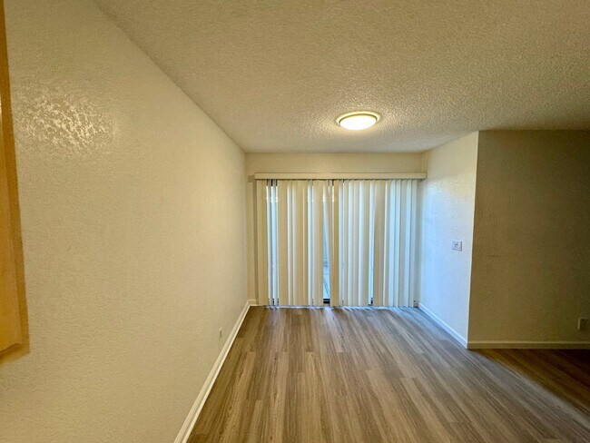 Building Photo - Two Primary Bedroom Condo near UNLV