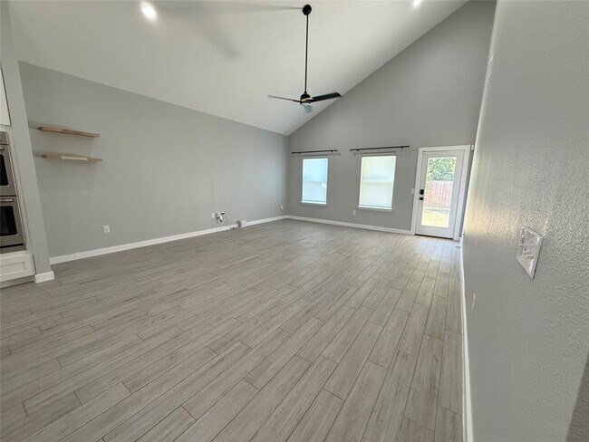 Building Photo - 6609 Ranchito Dr