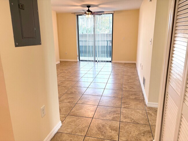 Foto del edificio - 1690 SW 27th Ave