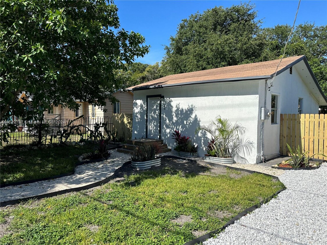Foto principal - 5646 NW 3rd Ave