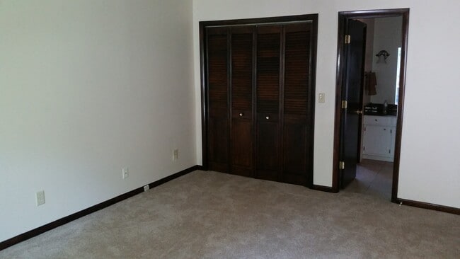 Foto del edificio - 24180 Woodridge Cir