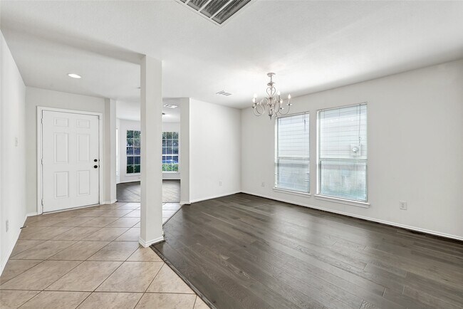 Foto del edificio - 11927 Shallow Oaks Dr