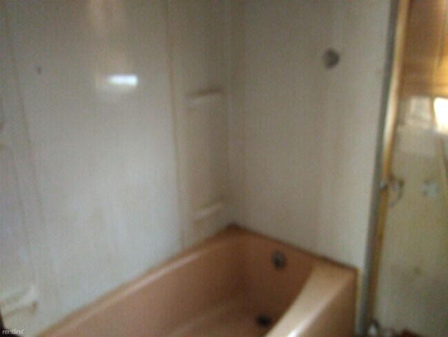 Building Photo - 2 br, 1 bath House - 205 East Saint Louis ...
