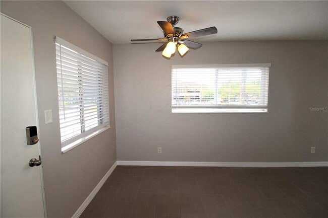 Foto del edificio - 3001 Bee Ridge Rd