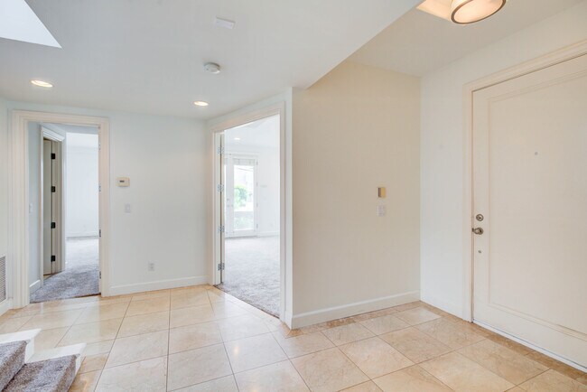 Entrada de bienvenida - 707 Longfellow Ave