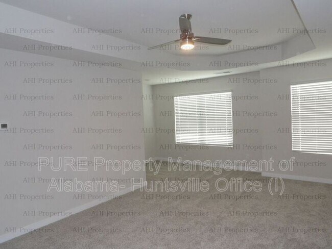 Building Photo - 3210 Northfield Ln