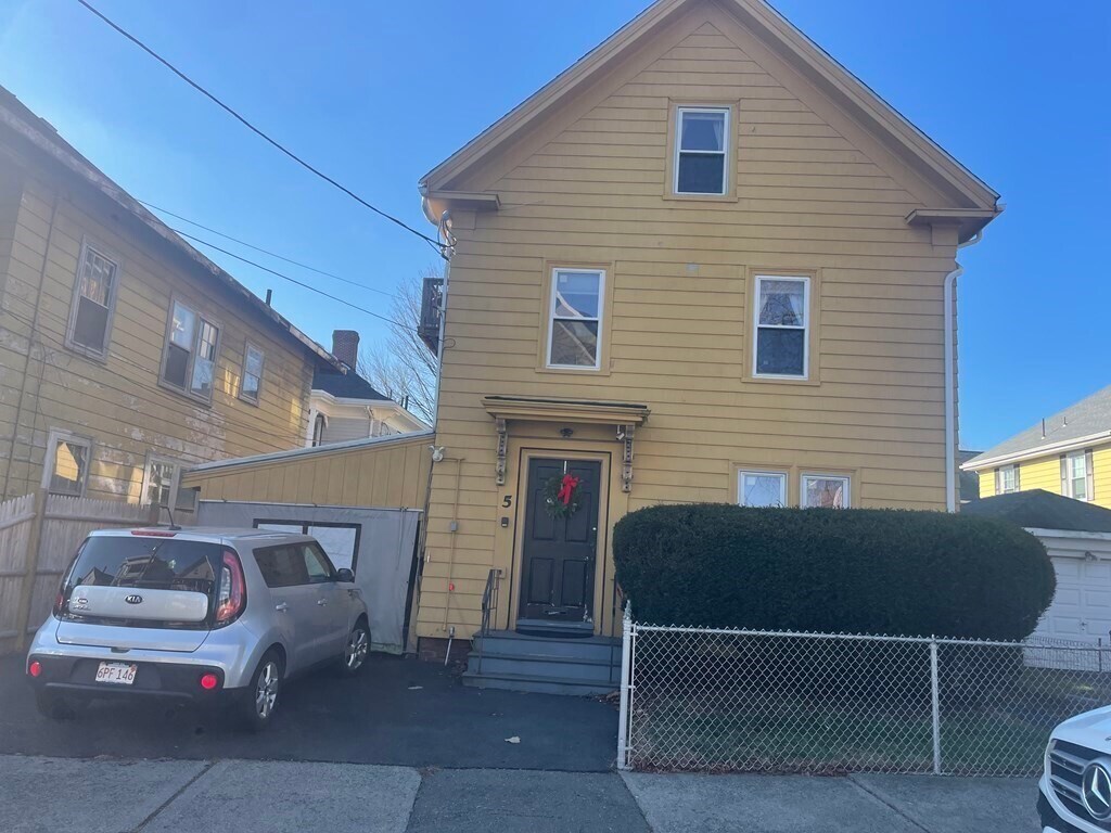 Primary Photo - 5 Parker Ave