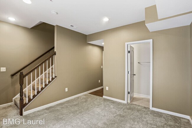 Foto del edificio - 2 br, 3 bath House - 8227 Hollow Ct