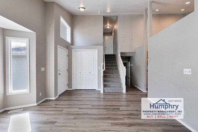Foto del edificio - 3 Bedroom/2.5 Bathroom/2 Car Garage, 1,574 Sqft in the Landing Subdivision. Living Room/Dining Ro...