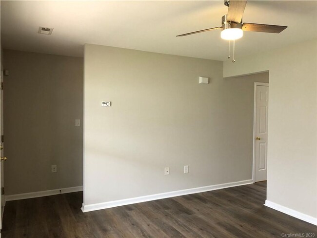 Foto del edificio - Two Bedroom Townhouse in Sherrills Ford wi...