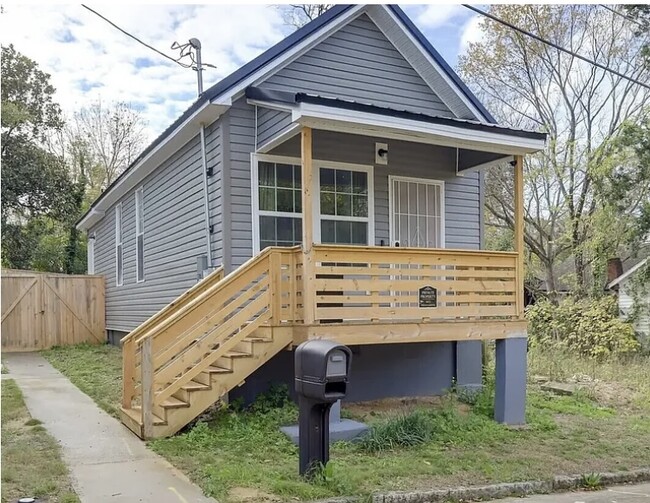 Building Photo - 1418 2nd Ave