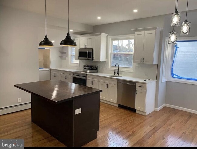 Building Photo - 67 Syringa St