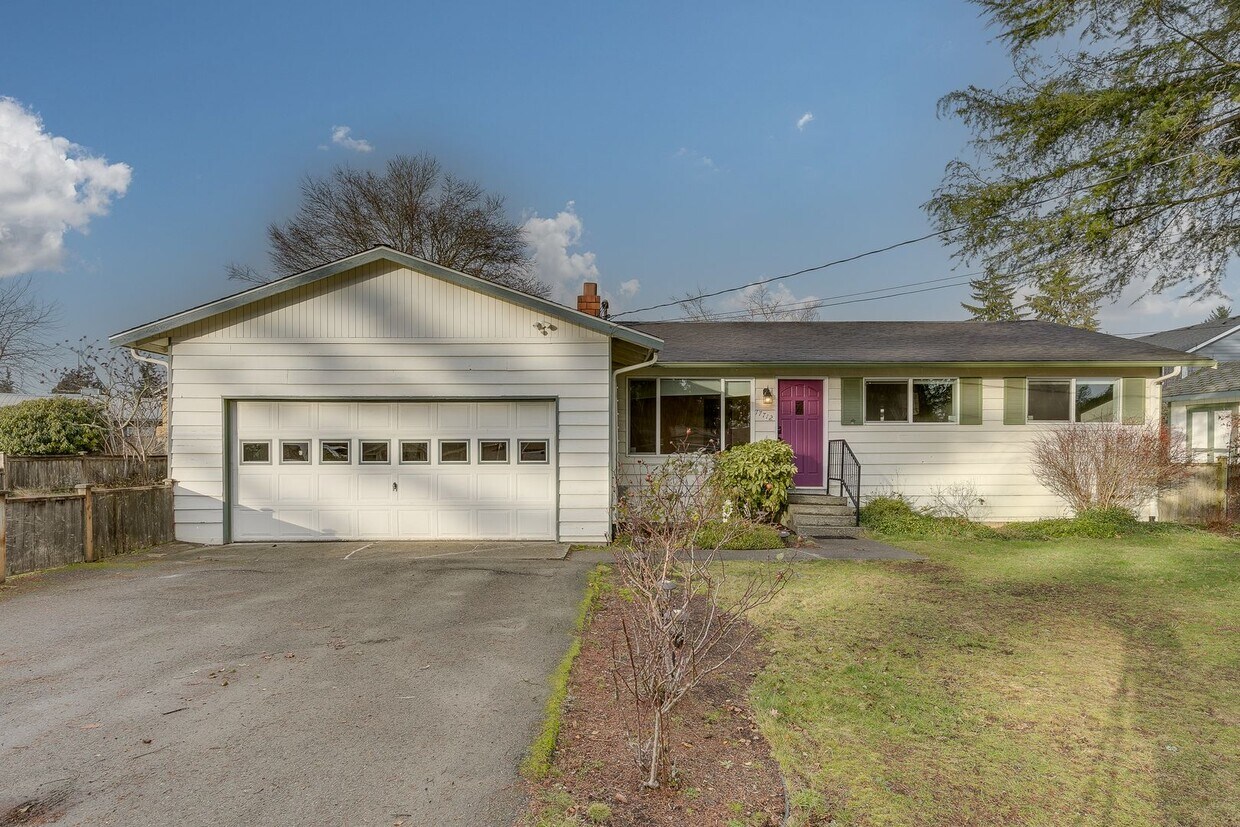 Primary Photo - Newly Remodeled Rambler in Lynnwood with G...