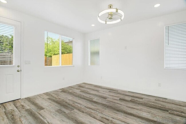Foto del edificio - 2077 Grove Ave