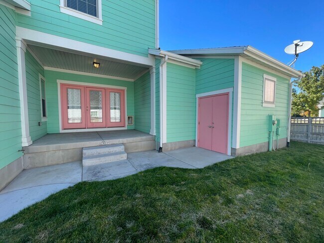 Building Photo - Beautiful 5 Bedroom Home in Daybreak