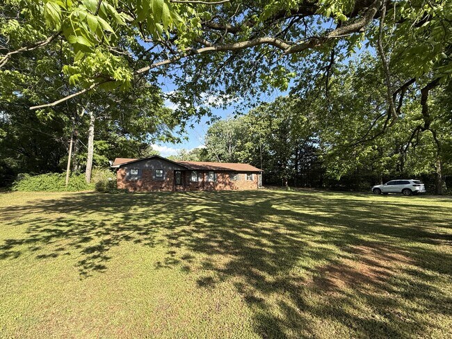 Foto del edificio - 6079 Wall Triana Hwy