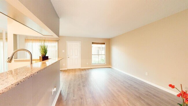 Foto del edificio - 2379 Briarwest Blvd
