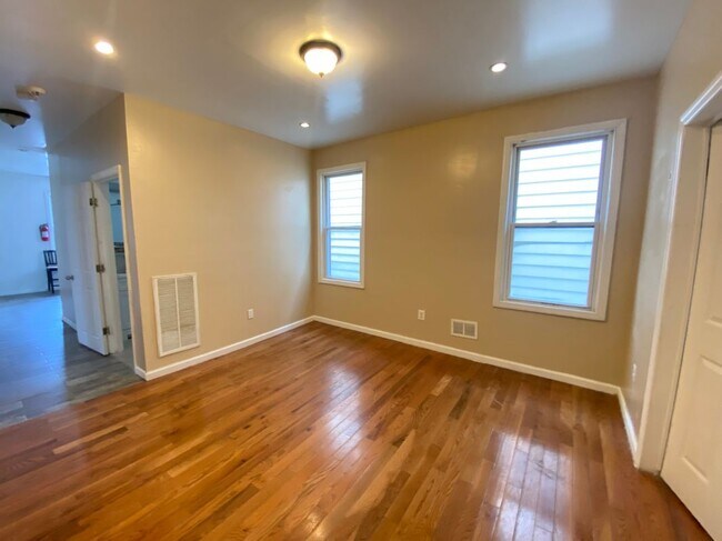 Foto del edificio - 186 Oakwood Pl