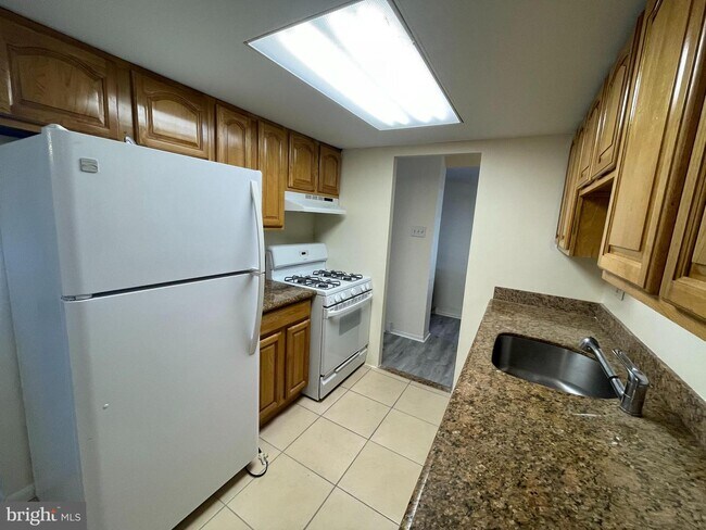 Foto del edificio - 3750 Clarendon Ave