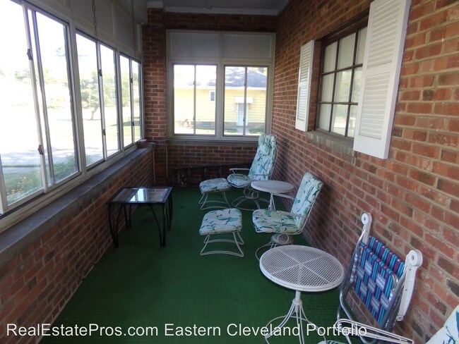 Building Photo - 3 br, 1 bath House - 4735 Lawrence Ave.