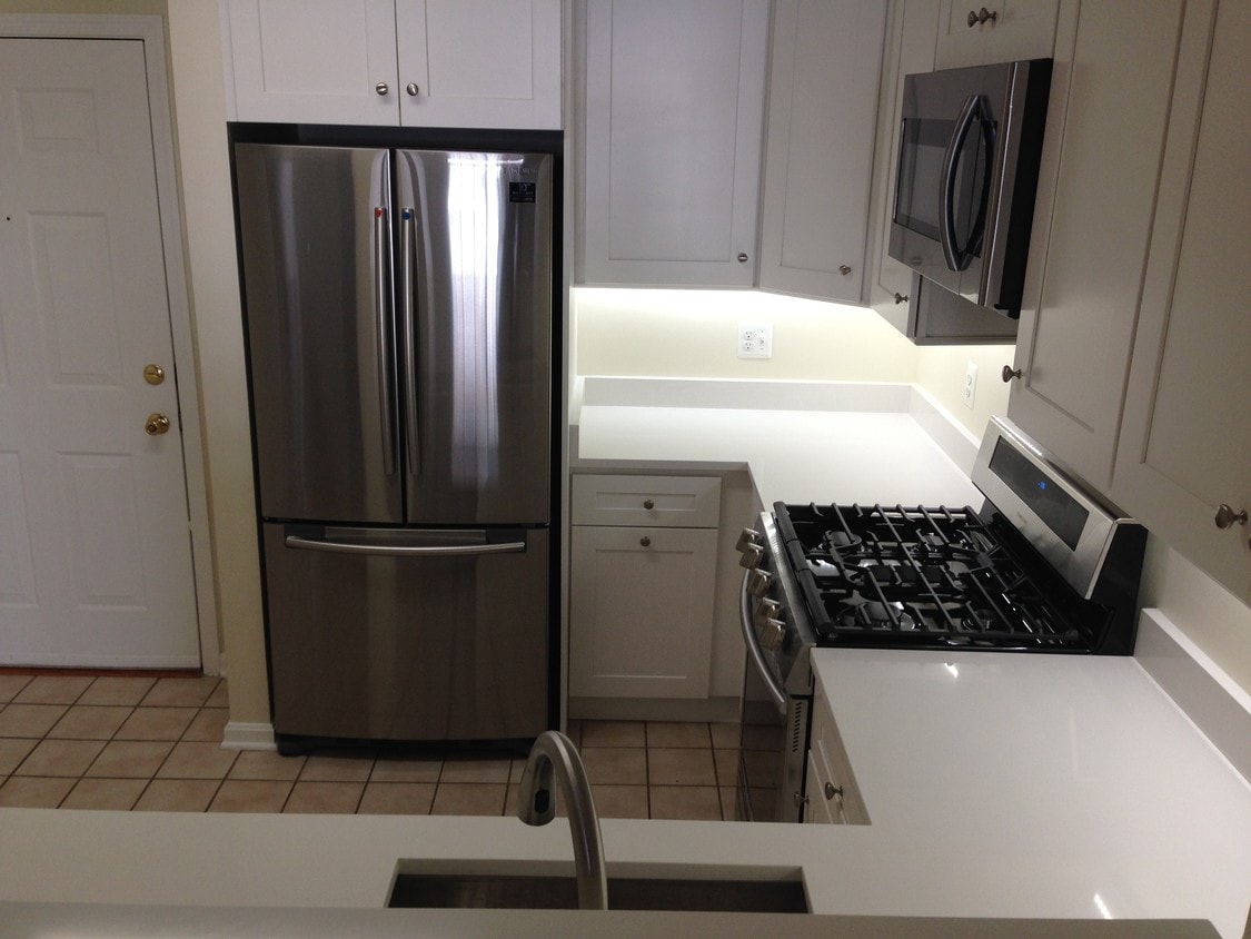 New kitchen cabinets and appliances - 2701 Bellforest Ct