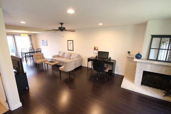 Foto del edificio - Charming 2br Townhome in the Heart of UTC