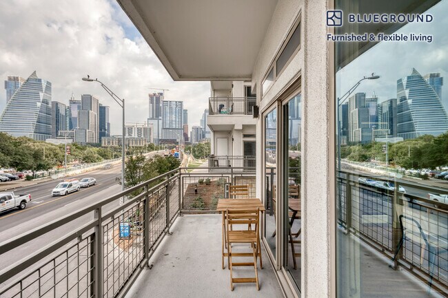 Foto del edificio - 422 W Riverside Dr