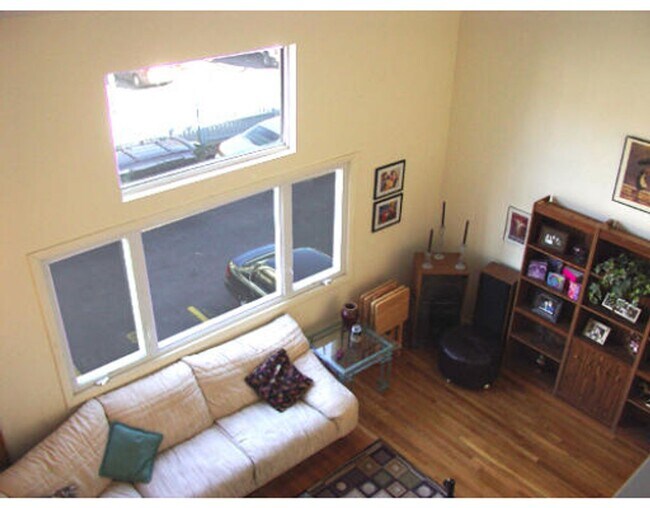 Foto del edificio - Five Bedrooms, three bath, townhouse