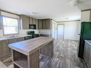Building Photo - 558 Delaware