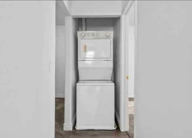 Building Photo - 574 E 300 S