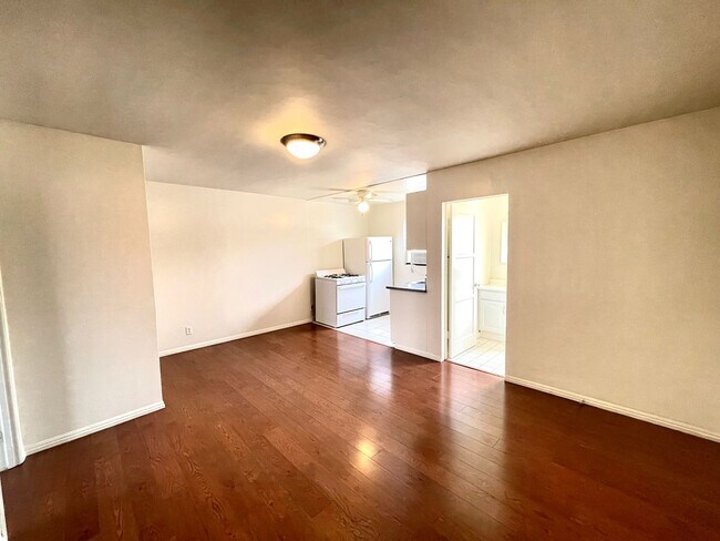 Foto del edificio - 7509 Santa Monica Blvd