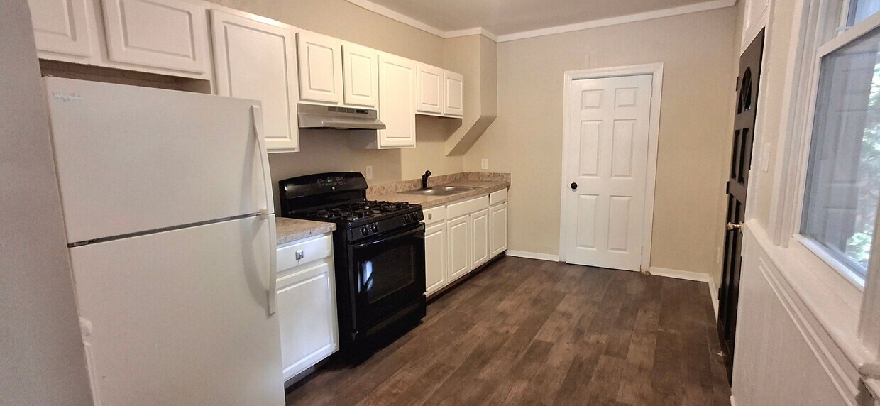 Foto principal - 4 Bedroom 1.5 Bathroom in York!