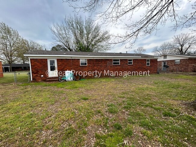 Building Photo - 7406 Cypress Ave